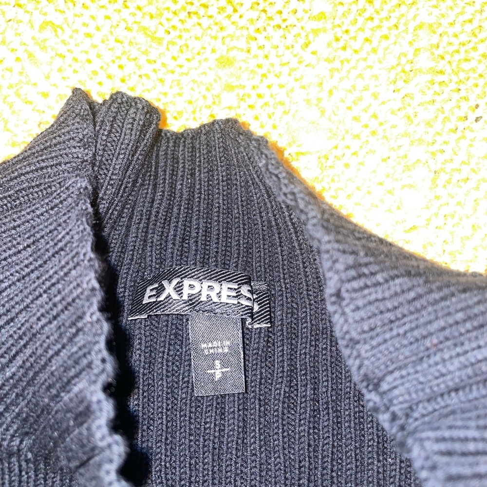 Express Ribbed Mock Neck Top - Picture 2 of 6